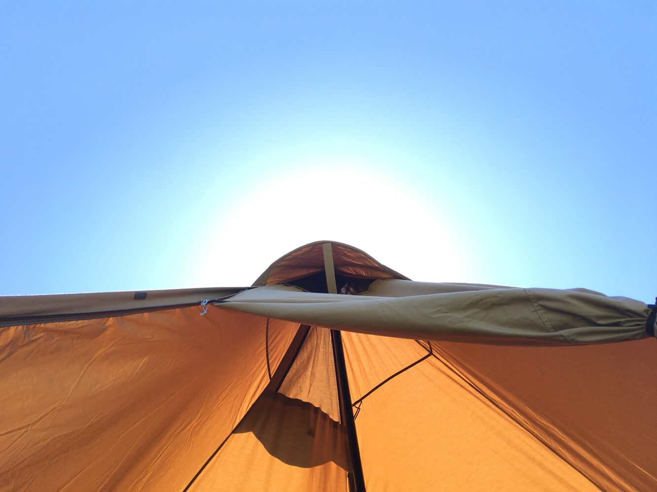 テントと太陽